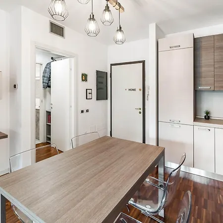 דירה Bright With Terrace בולוניה